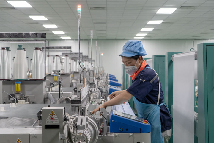 中国经济样本观察·县域样本篇｜江西山区小县如何用一根“细丝”拉出百亿级产业？