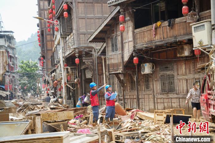 5000余人昼夜鏖战 贵州受洪灾严重三县全部恢复供电