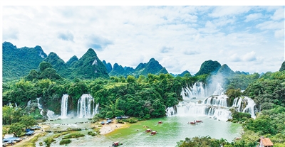 一瀑流淌两国情 民心相通共潮生（边城见闻）