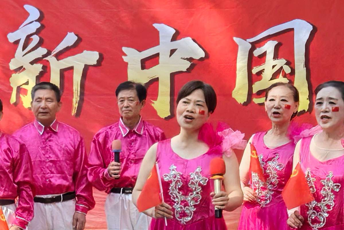 河南信阳：银发颂党恩 红歌庆“七一”