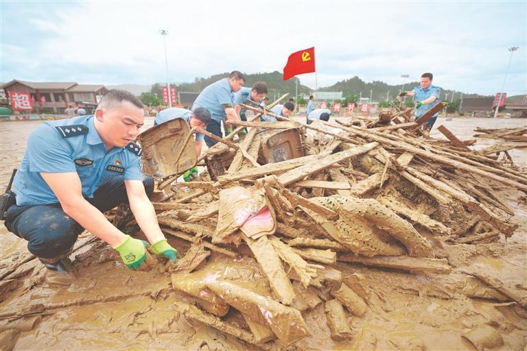 “他们身先士卒，我们就义无反顾”｜从抗洪抢险到灾后重建，党员干部始终冲锋在前让群众信心倍增