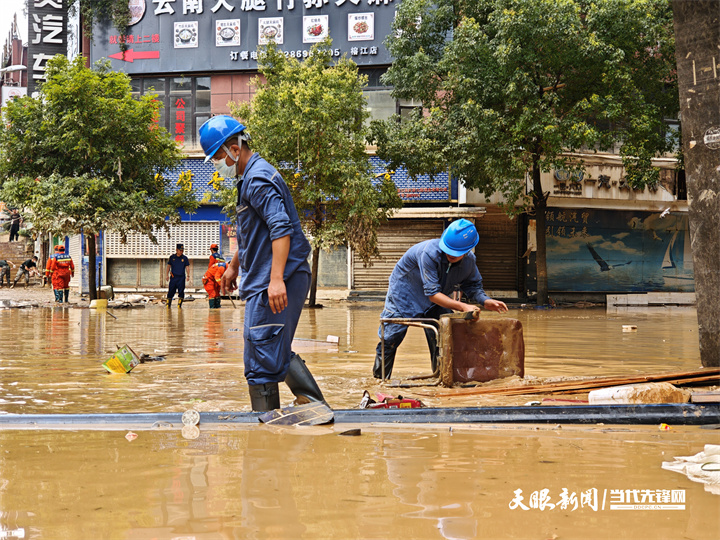 “他们身先士卒，我们就义无反顾”｜从抗洪抢险到灾后重建，党员干部始终冲锋在前让群众信心倍增
