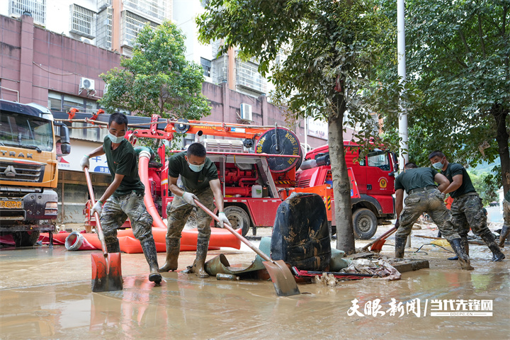 “他们身先士卒，我们就义无反顾”｜从抗洪抢险到灾后重建，党员干部始终冲锋在前让群众信心倍增