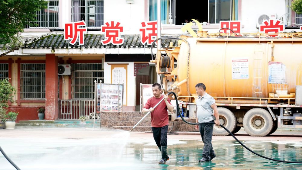 微视频｜闻“汛”而动 冲锋在前 党员干部扛起使命担当