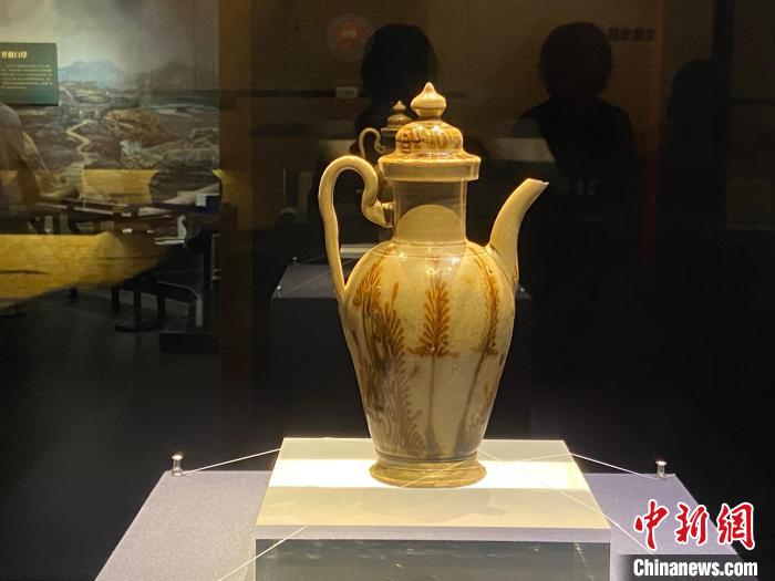 中国文物迎暑期“出差”热潮 年轻人从打卡转向读史