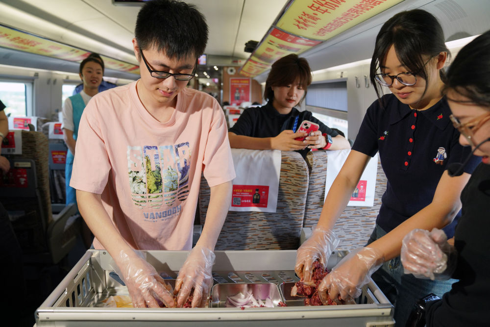 赋能文旅消费 助力暑期经济——各地各部门服务暑运一线见闻