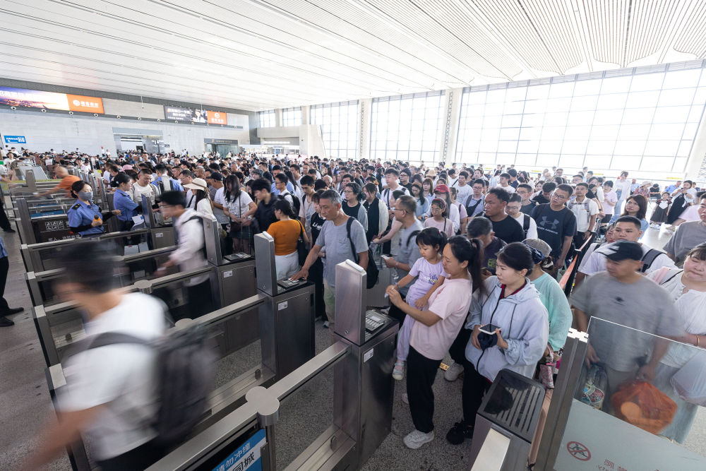 赋能文旅消费 助力暑期经济——各地各部门服务暑运一线见闻