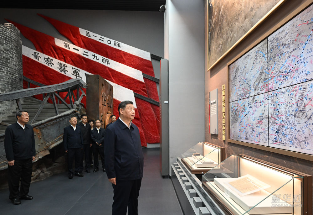 习近平在山西阳泉市向抗战烈士敬献花篮并参观百团大战纪念馆