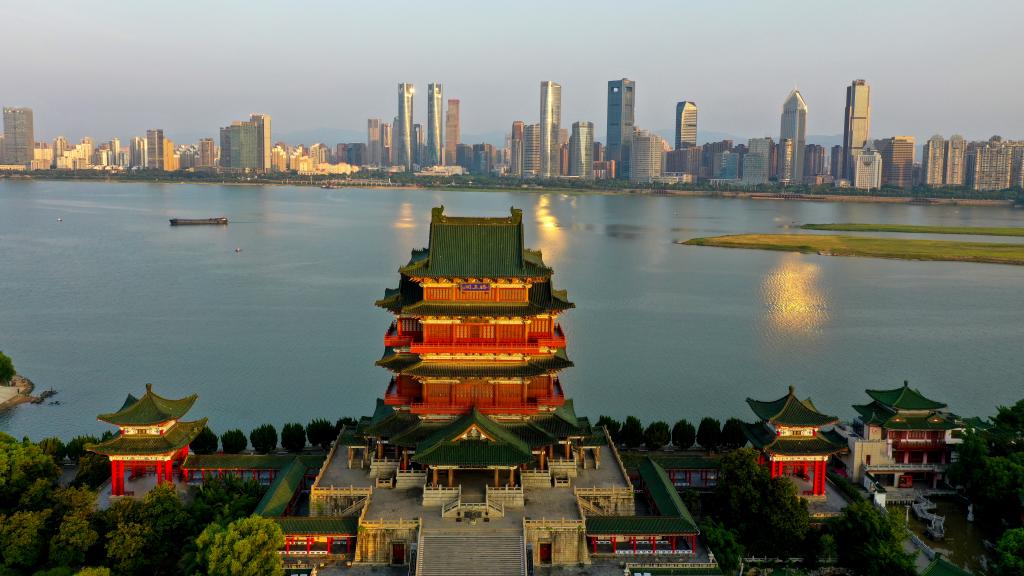 活力中国调研行丨从“围起来”到“火出圈”！滕王阁“三还于民”，南昌算对这笔账