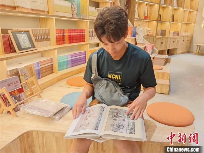 台胞青年在甘肃丝路文化中“触摸”两岸同心脉动