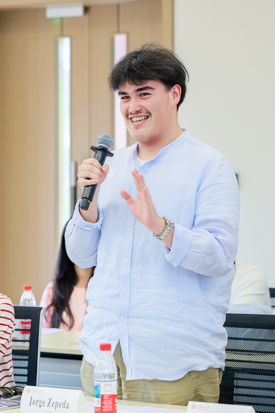欧美名校学生代表：中国比我听说的安全很多、干净很多