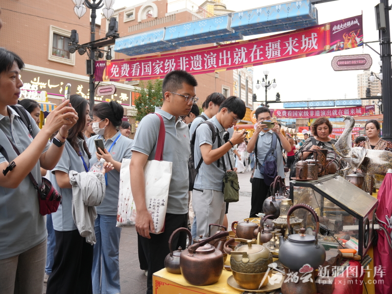 台湾青年参访新疆 感受丝路魅力与发展活力