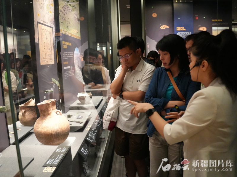 台湾青年参访新疆 感受丝路魅力与发展活力