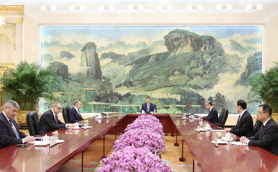 习近平会见俄罗斯外长拉夫罗夫