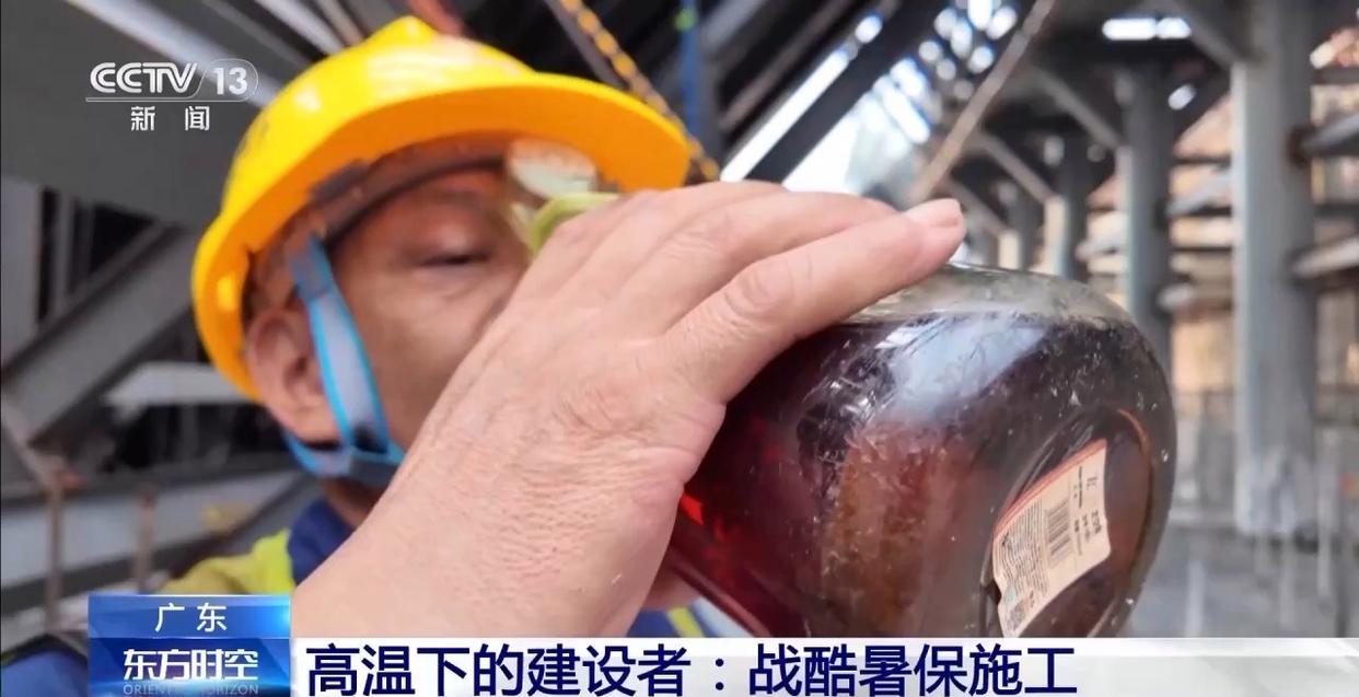 精准气象预警、便捷出行的背后 是他们在高温下坚守