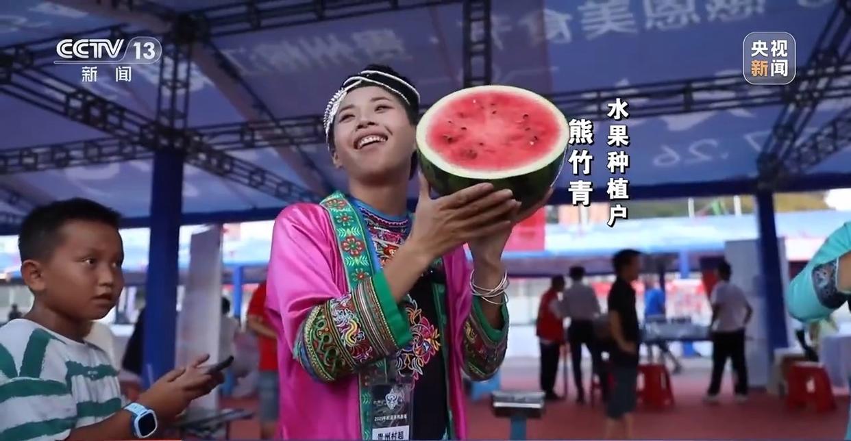 新闻周刊丨“榕”光焕发！“村超”球场上榕江人民与驰援身影再次双向奔赴