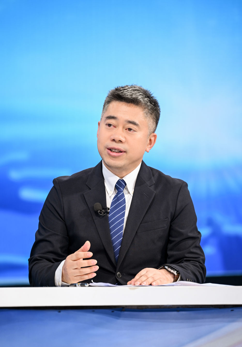 建起“超链接” 助力中国经济向新而行——“中国经济圆桌会”共话科技创新与产业创新深度融合