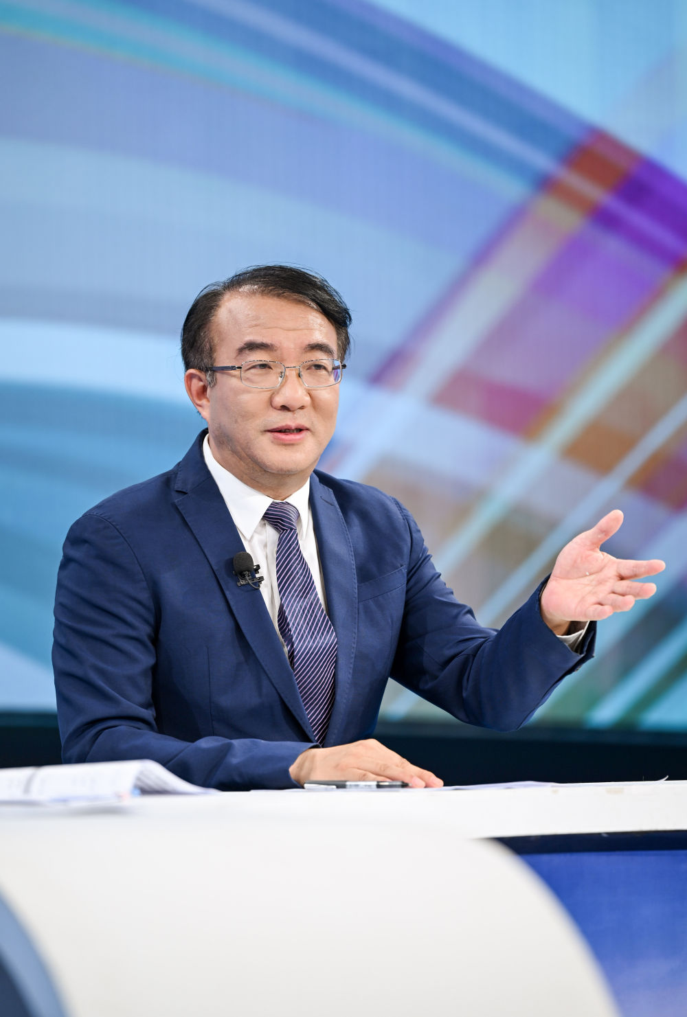 建起“超链接” 助力中国经济向新而行——“中国经济圆桌会”共话科技创新与产业创新深度融合