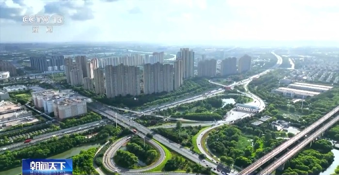 中共中央政治局会议释放了哪些重要信号？专家解读