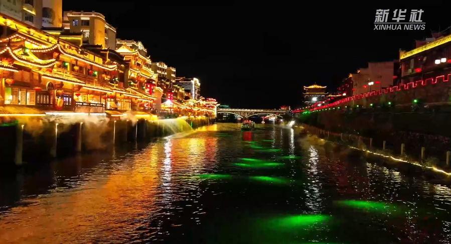 “烟火气”交织“文化味” 夜经济玩出新风格