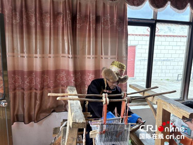 辉煌60年我们的家园丨藏族扎扎服饰文化历久弥新 非遗瑰宝尽显传承魅力