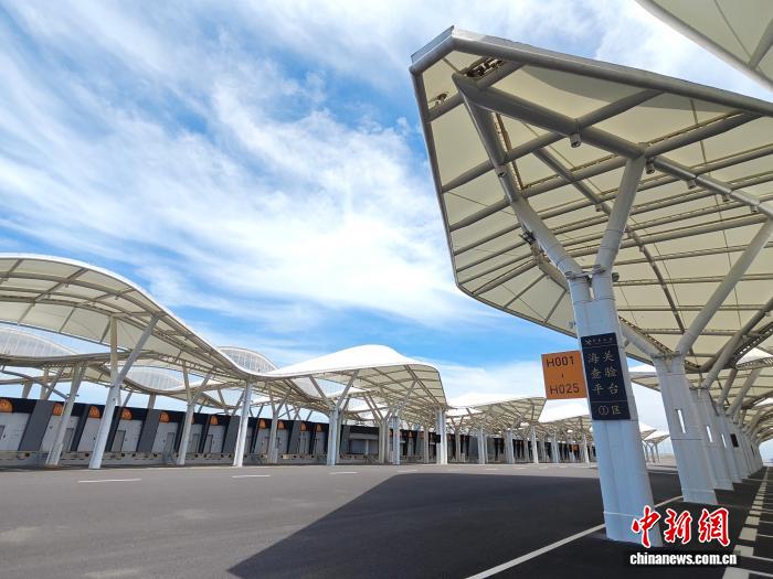 探访海南自贸港“二线口岸”：监管高效精准 口岸快速通关