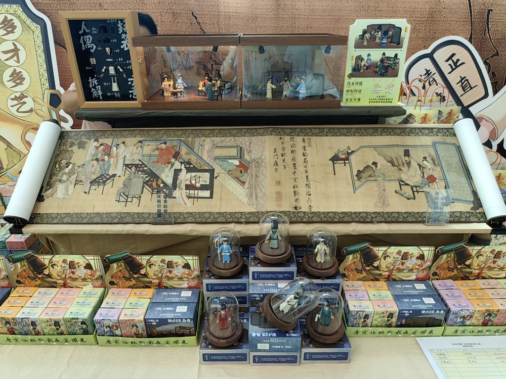 新华全媒+｜联名经济打开青年消费“新空间”