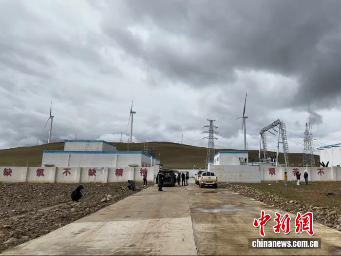 “缺氧不缺精神”：世界最高海拔风电场吹绿大美西藏