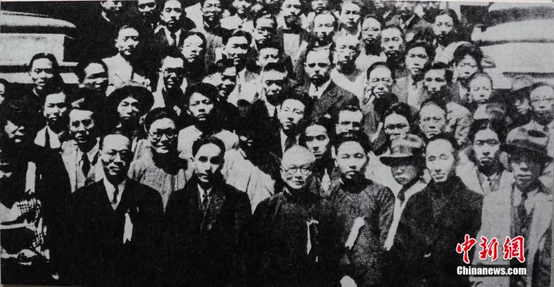 烽火武汉：一群文人如何用笔墨筑起抗战长城？