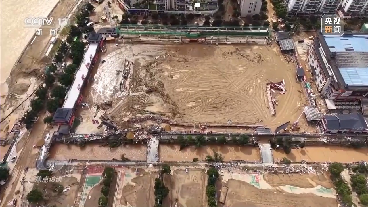 冲不垮的“村超” ！球场的哨声是火热生活重启的声音