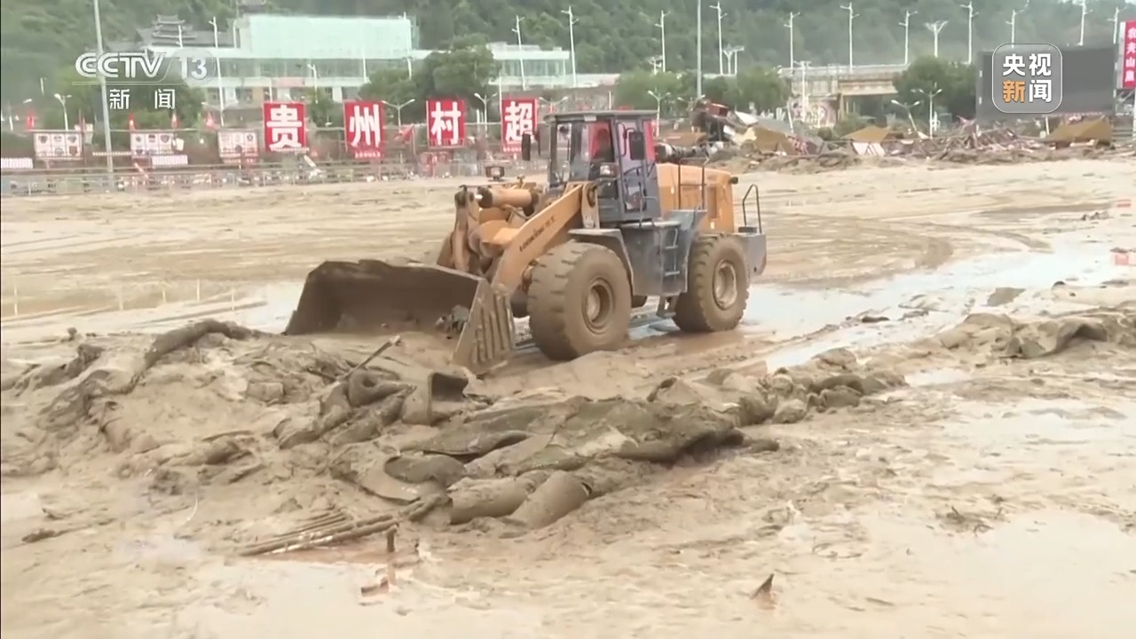 冲不垮的“村超” ！球场的哨声是火热生活重启的声音
