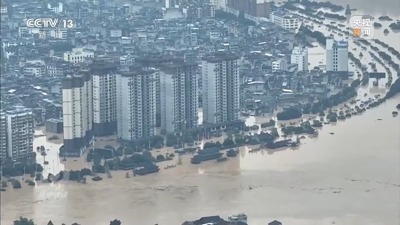 冲不垮的“村超” ！球场的哨声是火热生活重启的声音