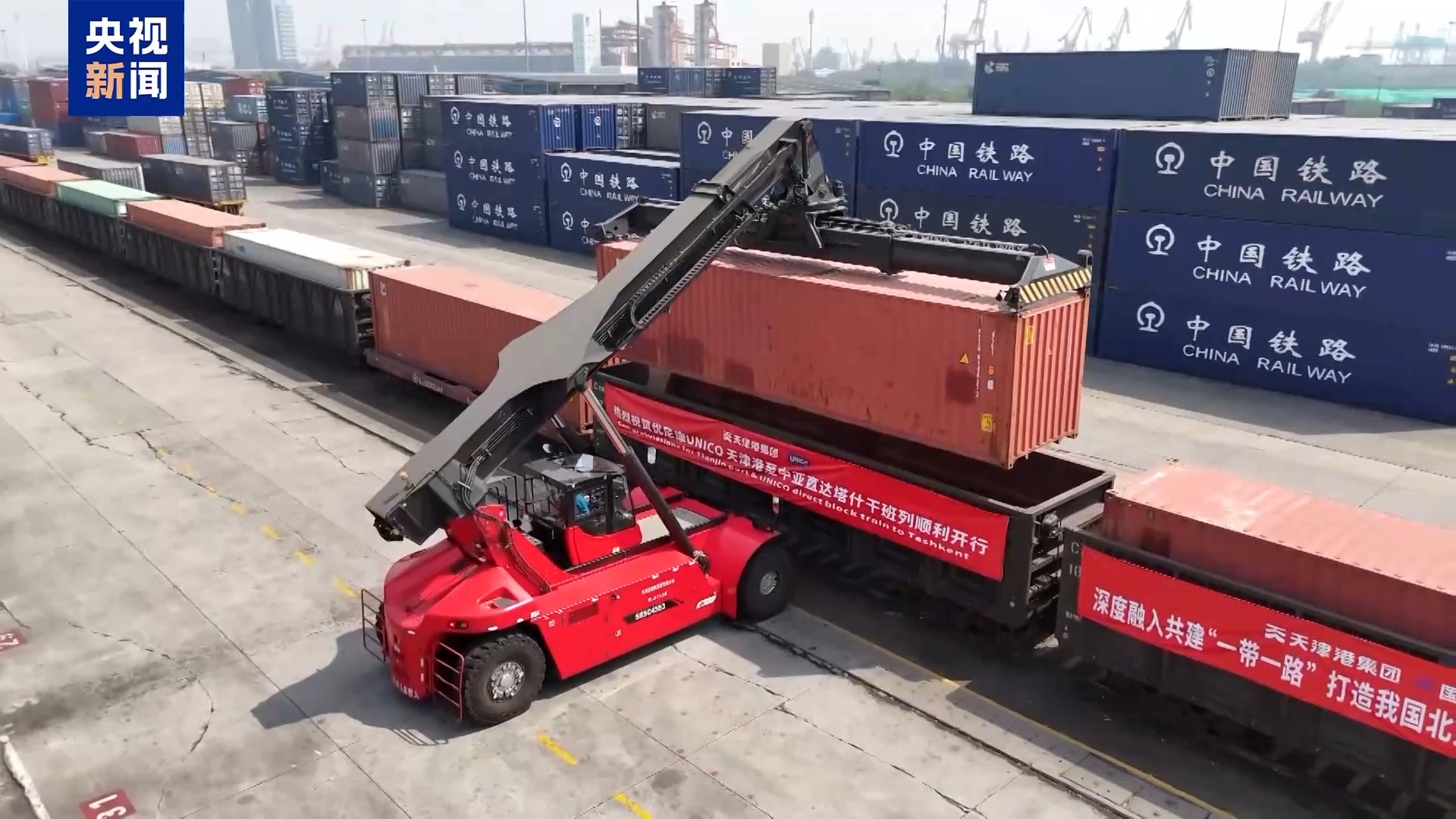 天津港迎来全球目光 解码超级枢纽的“国际流量密码”