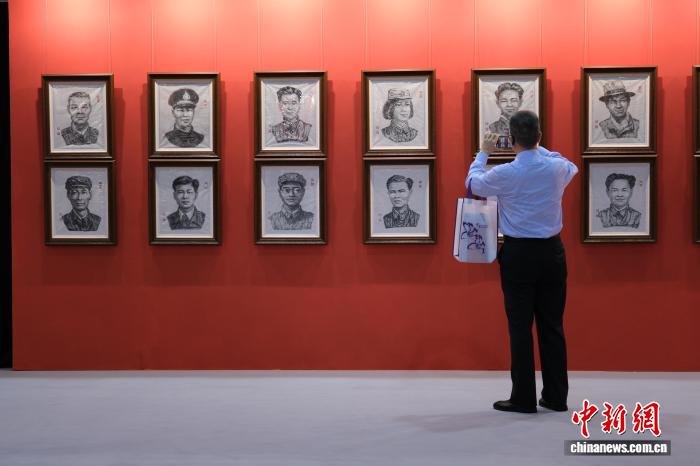 “铭记历史 珍爱和平——纪念中国人民抗日战争暨世界反法西斯战争胜利80周年名家名作展”在香港开幕