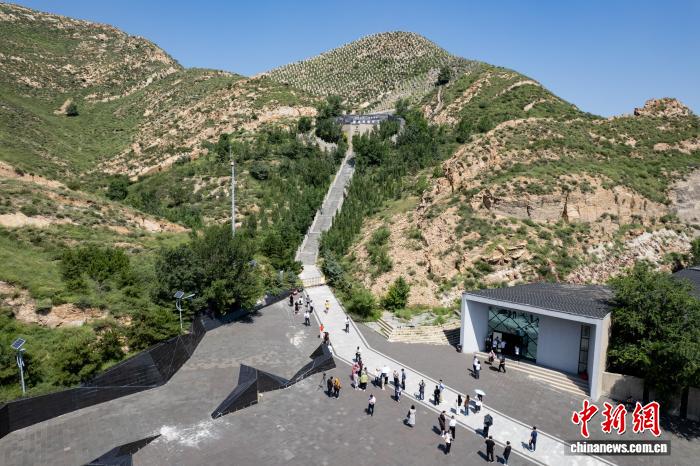 亚洲周边国家驻华外交官参访山西大同煤矿“万人坑”遗址纪念馆