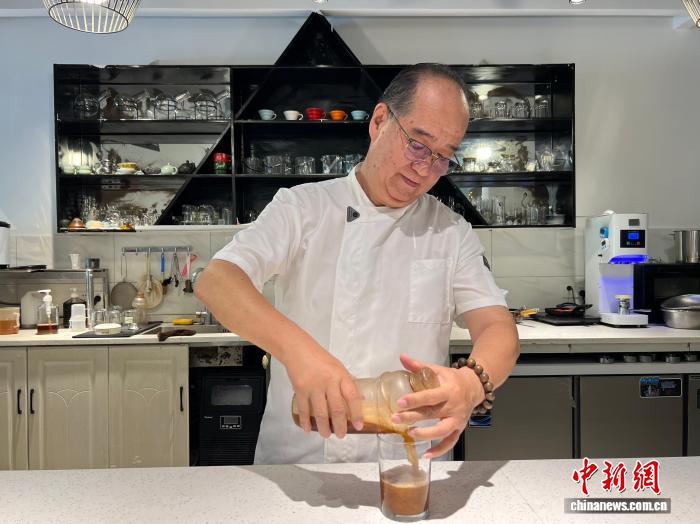 台胞“安迪叔叔”的大陆厨房：用融合美味交年轻朋友