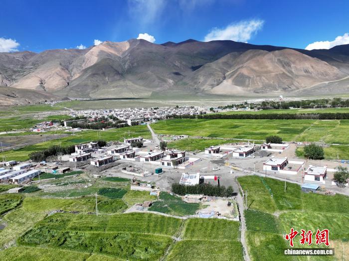 （辉煌60载 魅力新西藏）西藏日喀则市举行定日6.8级地震灾后恢复重建民房首批入住仪式
