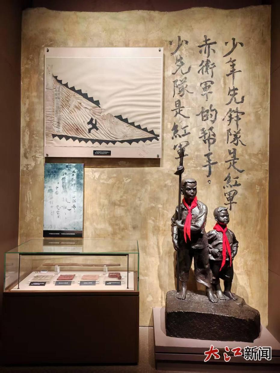 给“小英雄”雕塑戴红领巾的少年们 我们在找你！