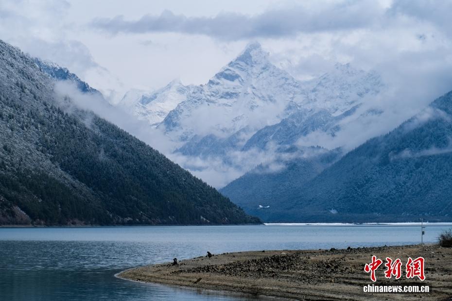 （辉煌60载 魅力新西藏）花木为笔，山湖成画 西藏的每一帧都是神仙壁纸