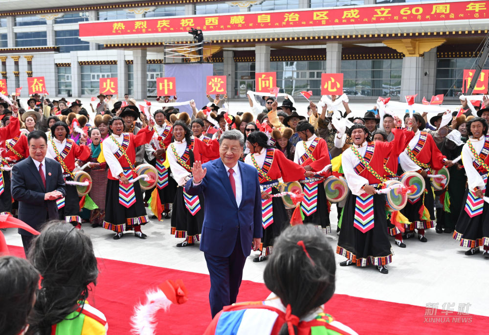 新华图讯丨习近平离开西藏返回北京