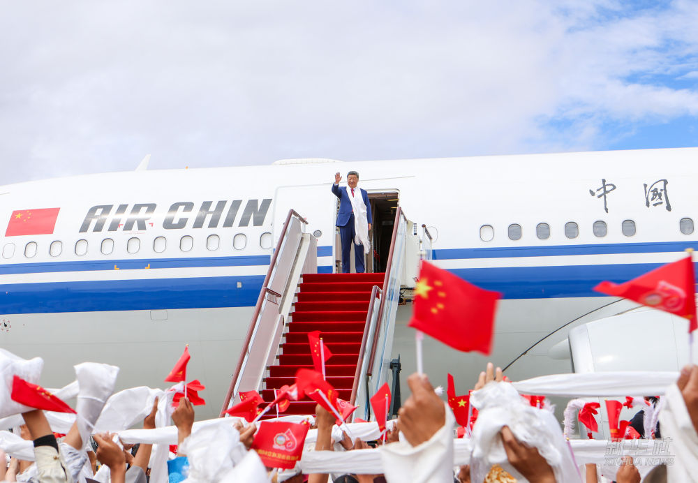 新华图讯丨习近平离开西藏返回北京