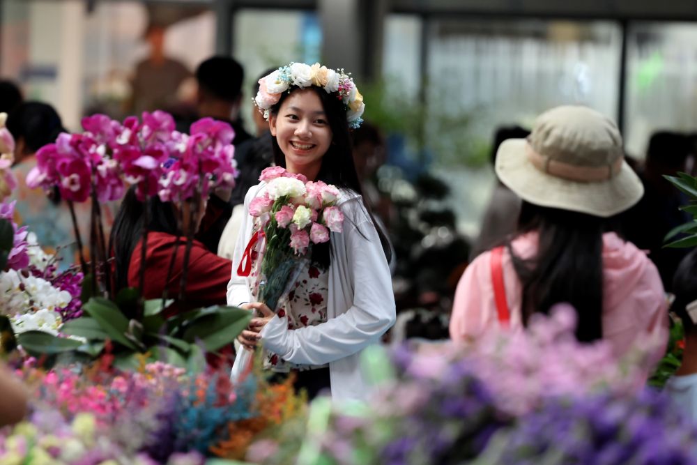 美丽遇甜蜜 消费“别样红”——云南鲜切花七夕节前市场一线观察