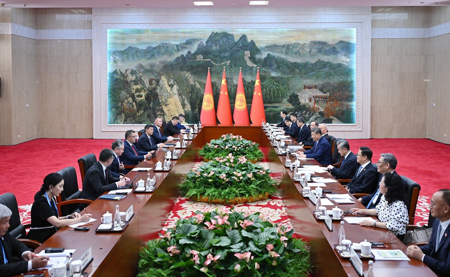 上合组织天津峰会丨习近平会见吉尔吉斯斯坦总统扎帕罗夫