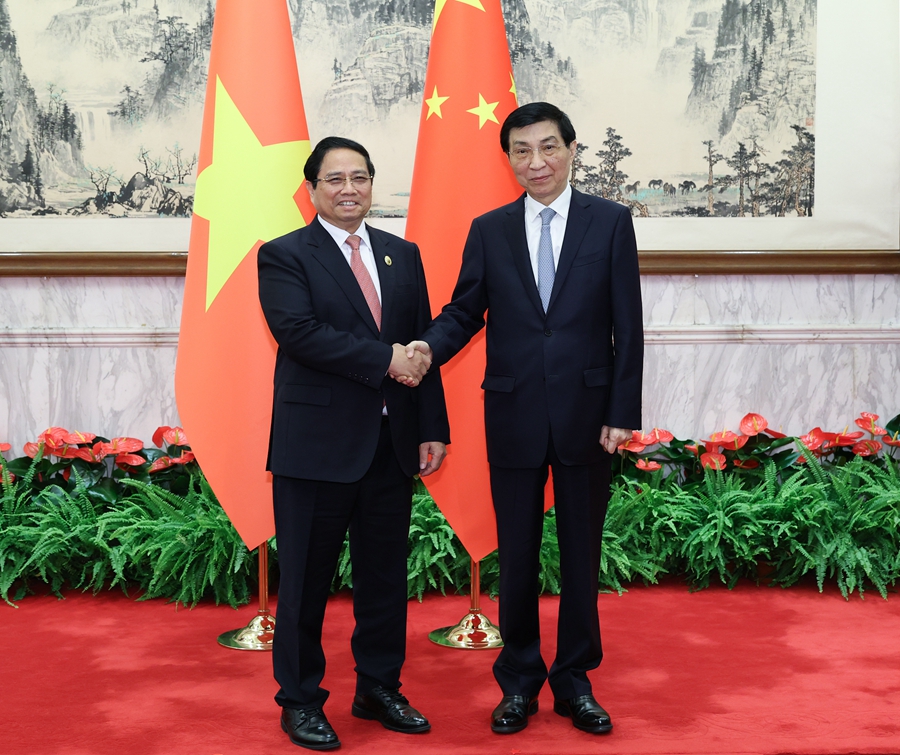 王沪宁会见越南总理范明政