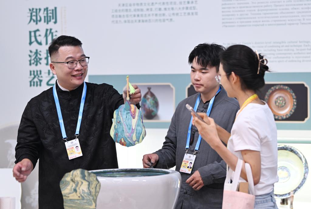 上合组织天津峰会丨记者手记：指尖相传的技艺 连接心灵的桥梁
