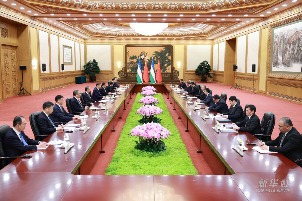 习近平会见乌兹别克斯坦总统米尔济约耶夫