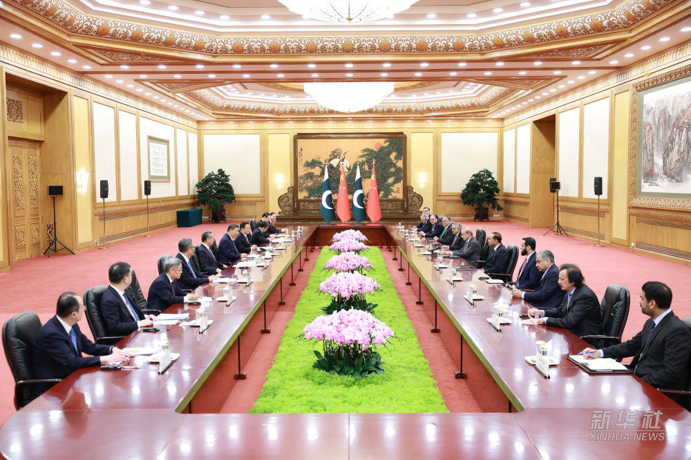 习近平会见巴基斯坦总理夏巴兹