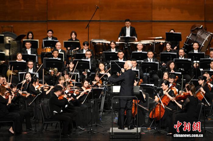 重庆举行纪念抗战胜利80周年交响音乐会