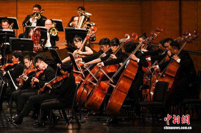 重庆举行纪念抗战胜利80周年交响音乐会