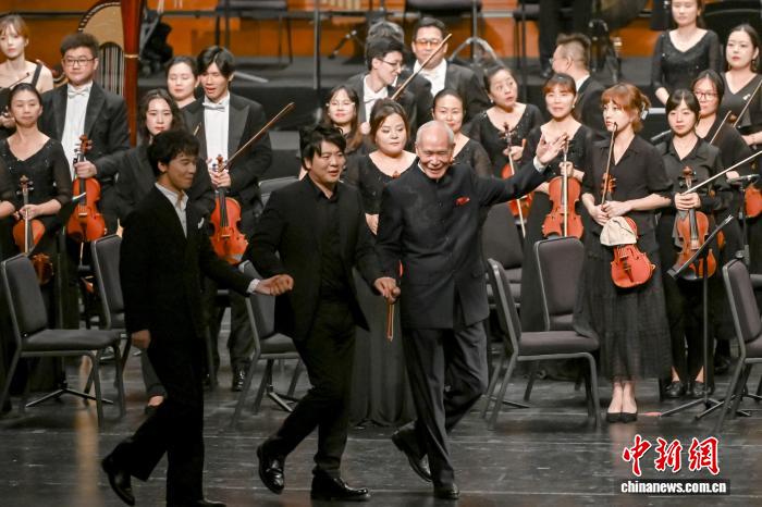 重庆举行纪念抗战胜利80周年交响音乐会